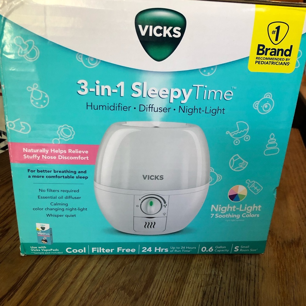 SOLD!!! Vicks White 3-in-1 SleepyTime Humidifier